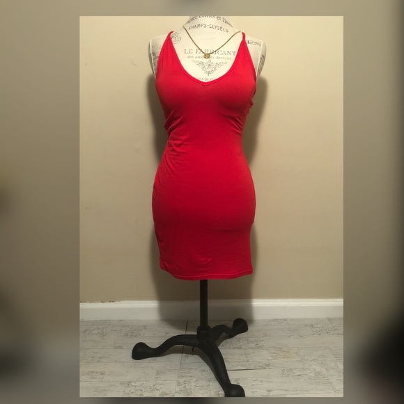 PrettyLittleThing Dresses & Skirts - NWT Pretty Little Thing Plunge Bodycon Dress